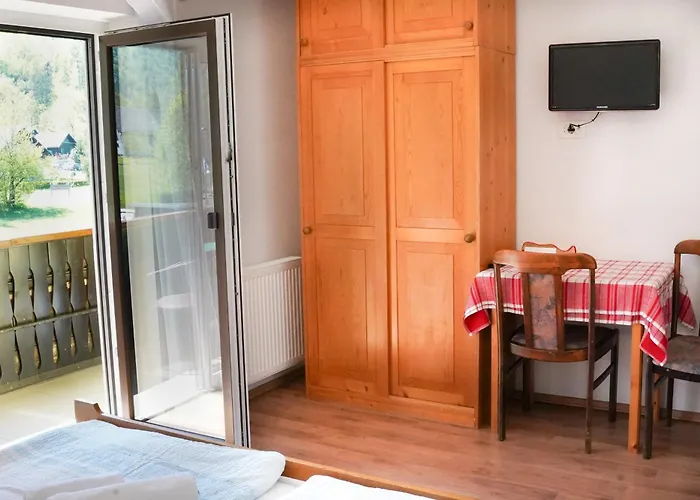 فندق مبيت وإفطار Rozic 3*